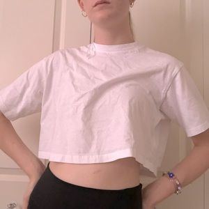 white cropped tee